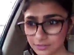 Indian Sexy mia khalifa hot boobs in car - Wowmoyback