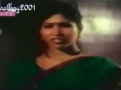 MALLU AUNTY IN GREEN SAREE